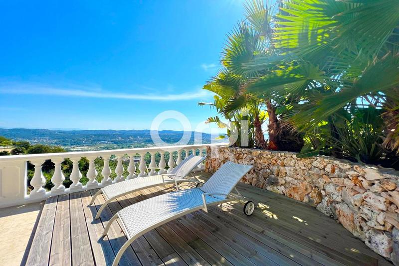 Maison - 240 m² - 8 pièces