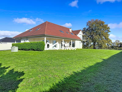 Maison - 253 m² - 8 pièces