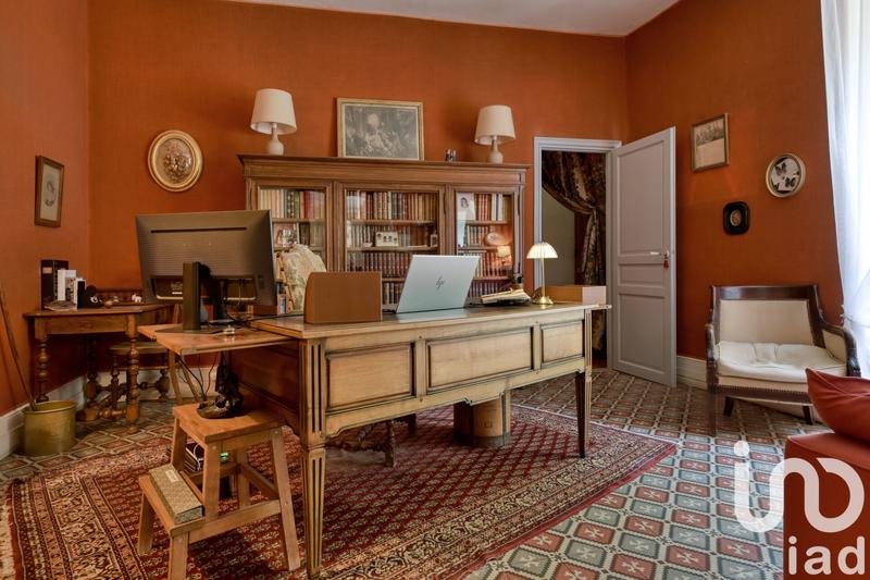 Maison - 845 m² - 30 pièces