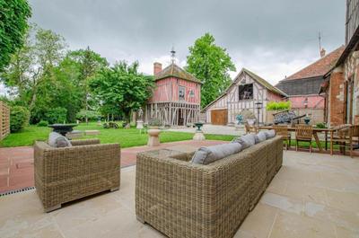 Demeure - 250 m² - 10 pièces