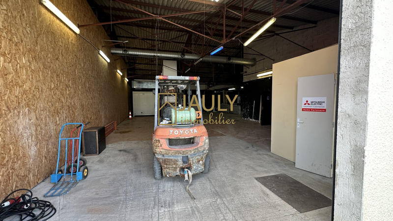 Local commercial - 679 m²