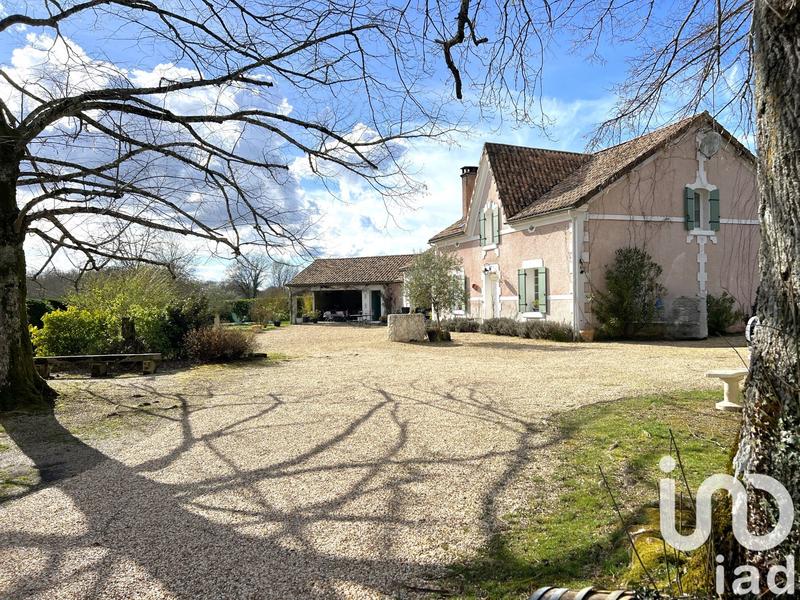 Maison - 257 m² - 8 pièces