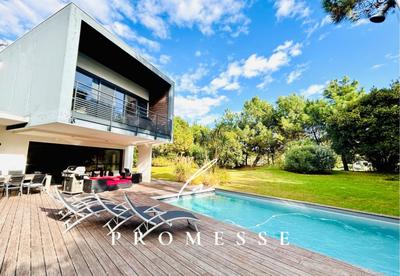 Villa - 390 m² - 8 pièces