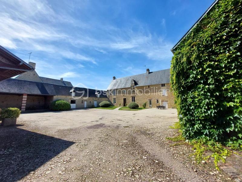 Maison en pierre - 202 m² - 7 pièces