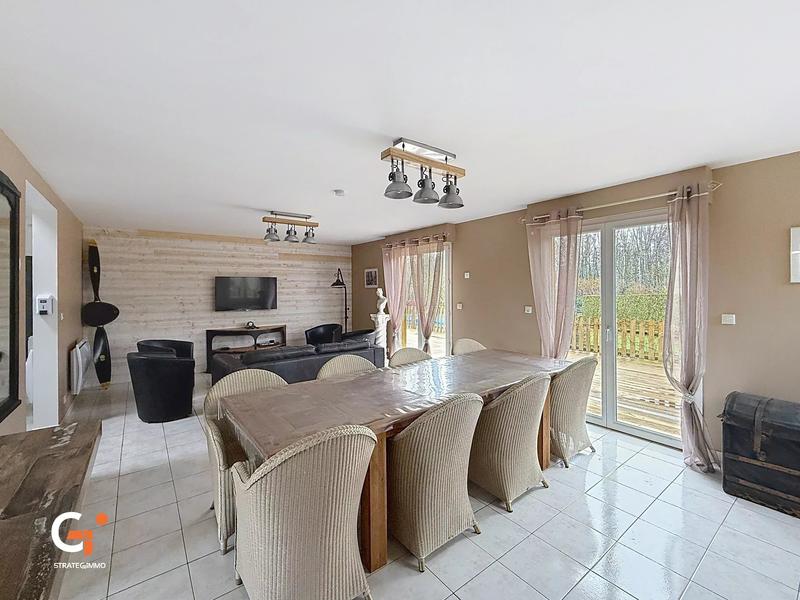 Maison - 202 m² - 7 pièces