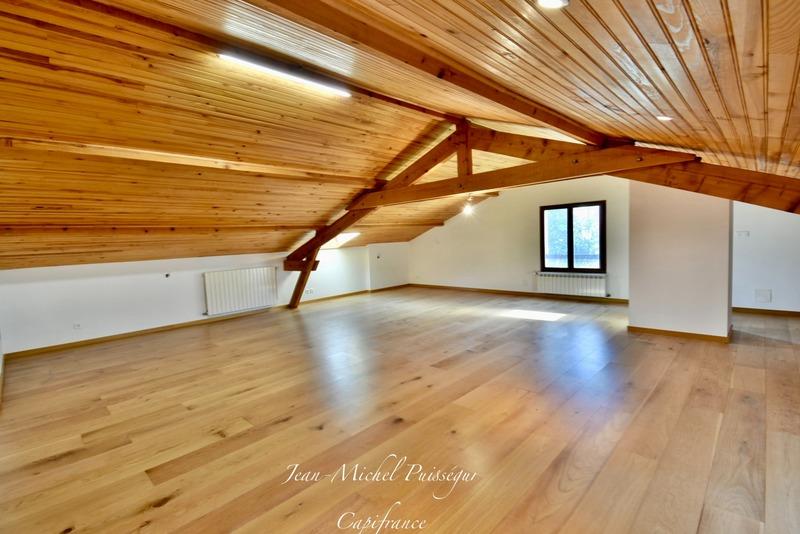 Maison - 215 m² - 8 pièces