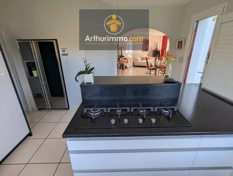 Maison - 201 m² - 7 pièces