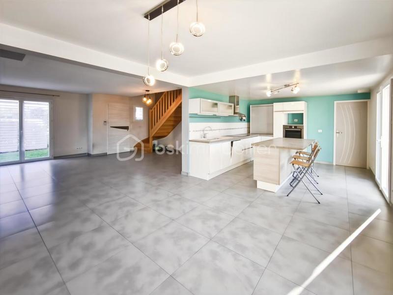 Maison traditionnelle - 152 m² - 6 pièces