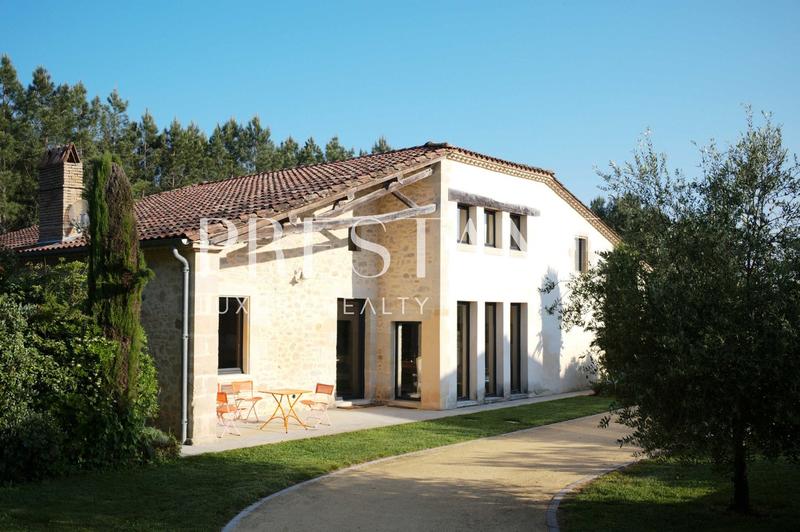 Maison - 421 m² - 10 pièces