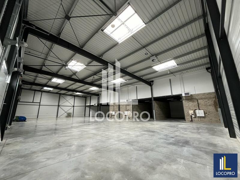 Local d'activité / Entrepôt - 900 m²