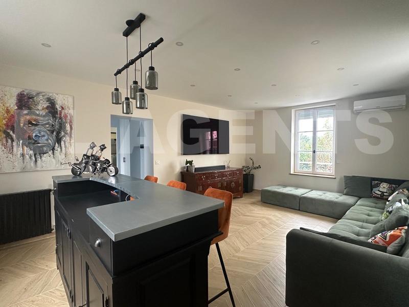 Maison - 255 m² - 10 pièces