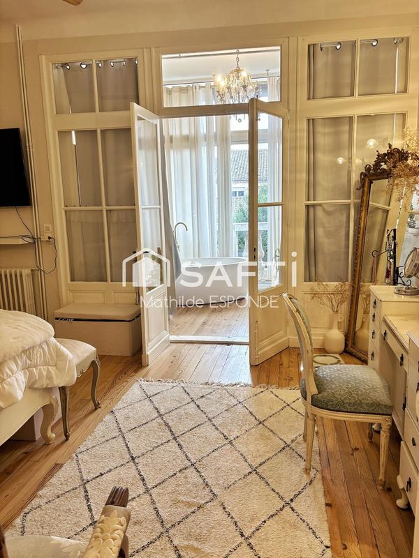 Maison - 342 m² - 10 pièces