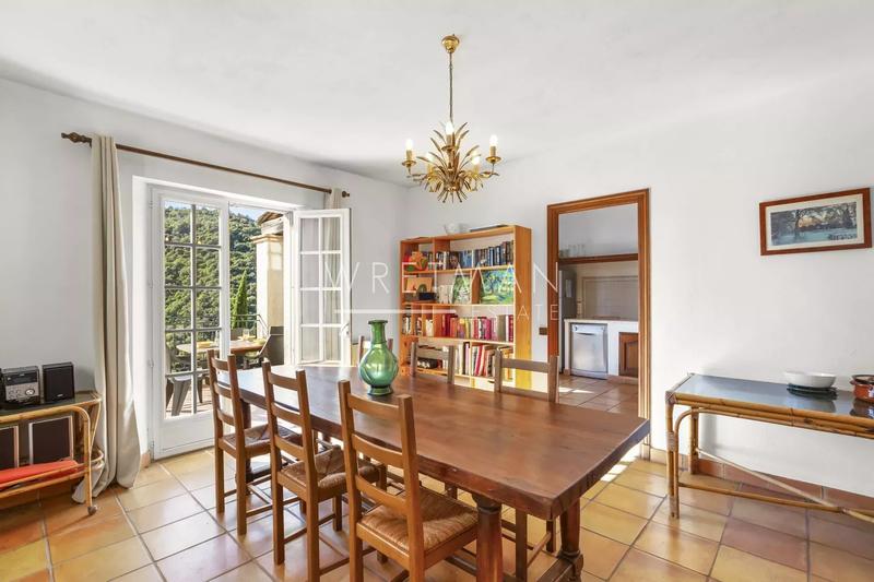 Villa - 208 m² - 6 pièces