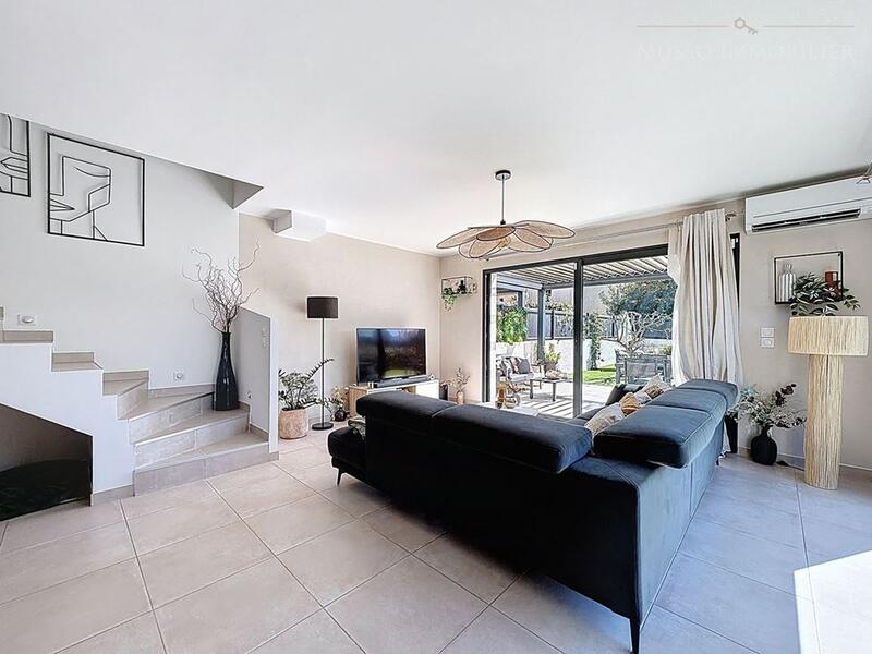 Maison traditionnelle - 95 m² - 4 pièces