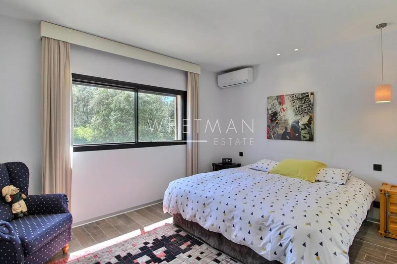 Villa - 257 m² - 6 pièces