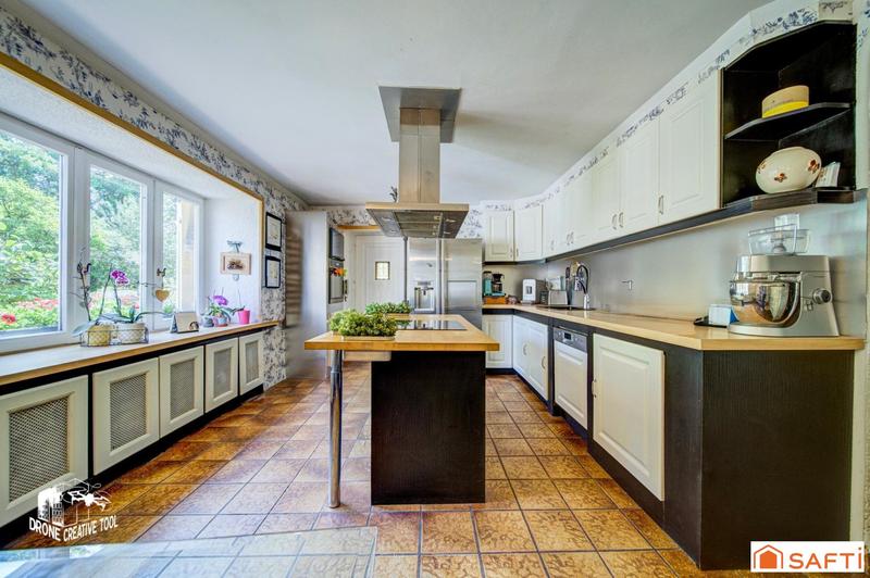 Maison - 351 m² - 14 pièces