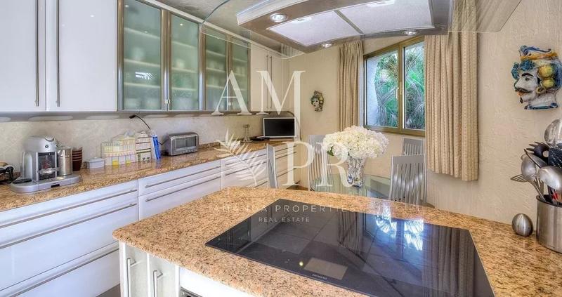 Villa - 520 m² - 10 pièces