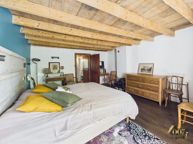 Maison - 225 m² - 8 pièces