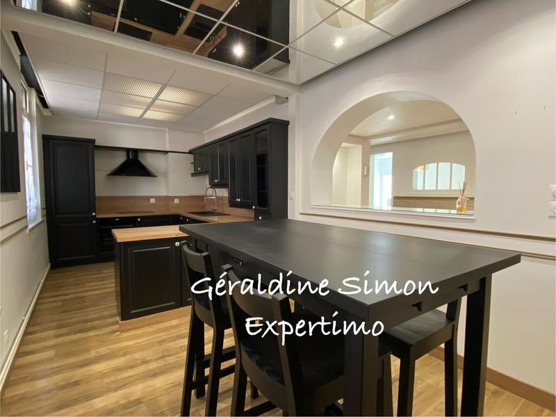 Maison - 210 m² - 7 pièces