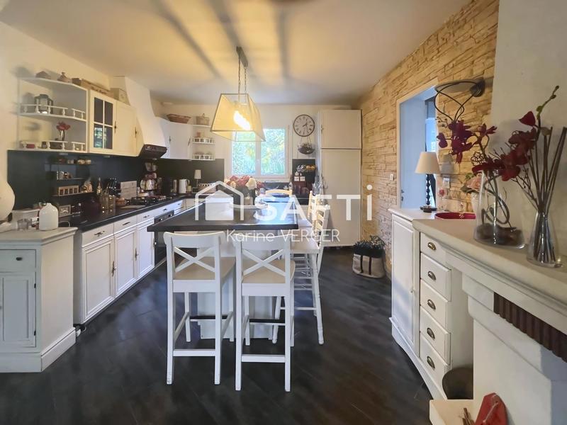 Maison - 180 m² - 8 pièces