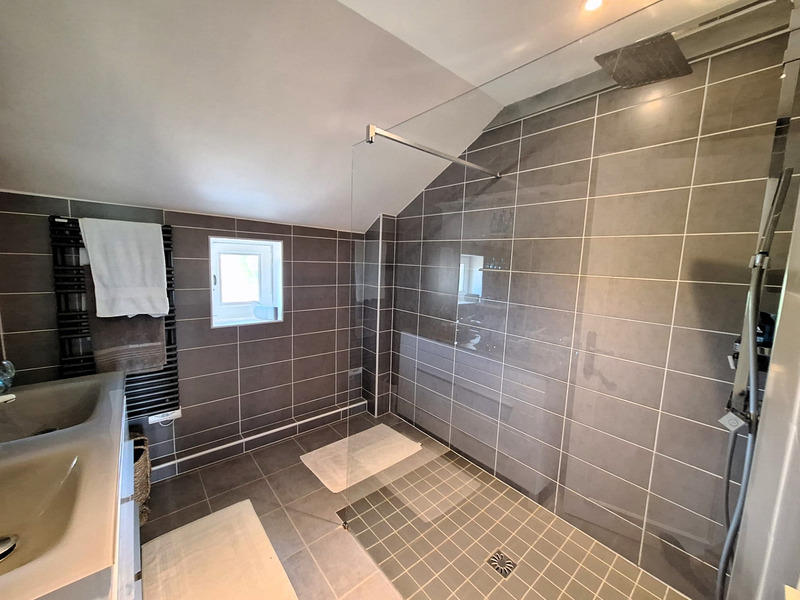 Propriété - 191 m² - 6 pièces