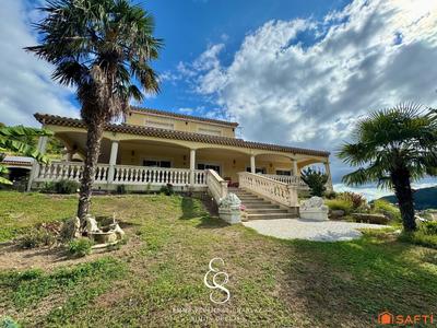 Villa - 200 m² - 7 pièces