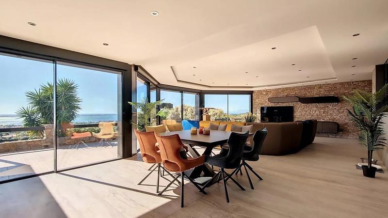 Maison - 263 m² - 8 pièces