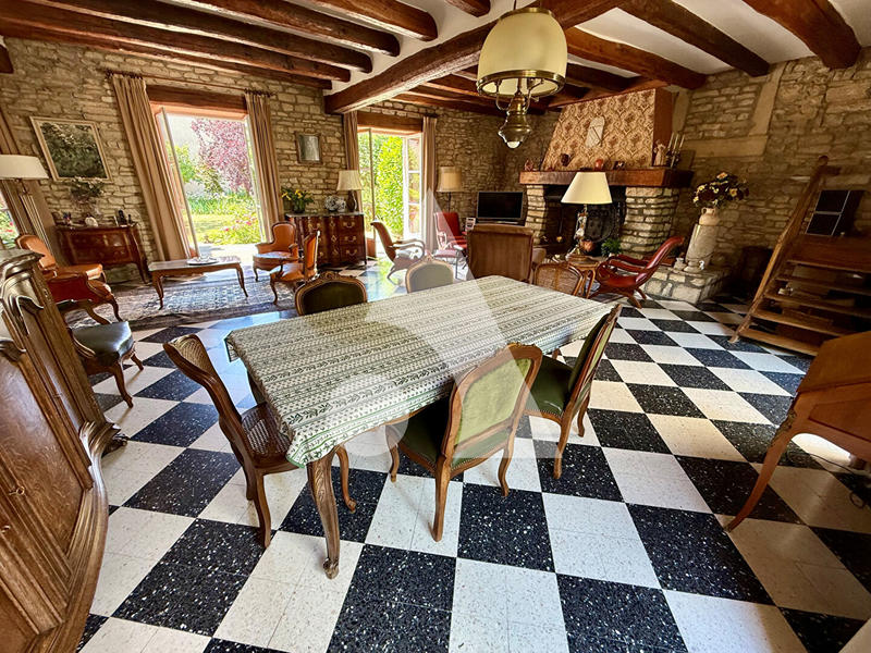 Maison - 310 m² - 11 pièces