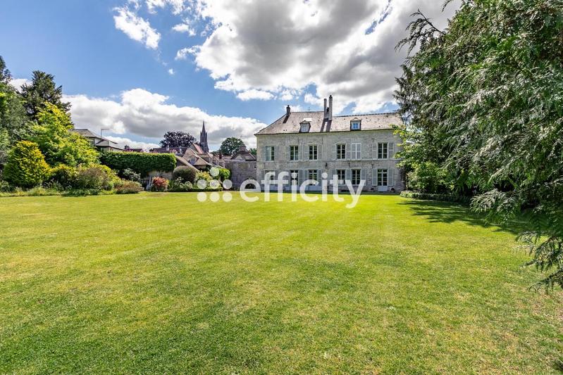 Maison - 463 m² - 12 pièces