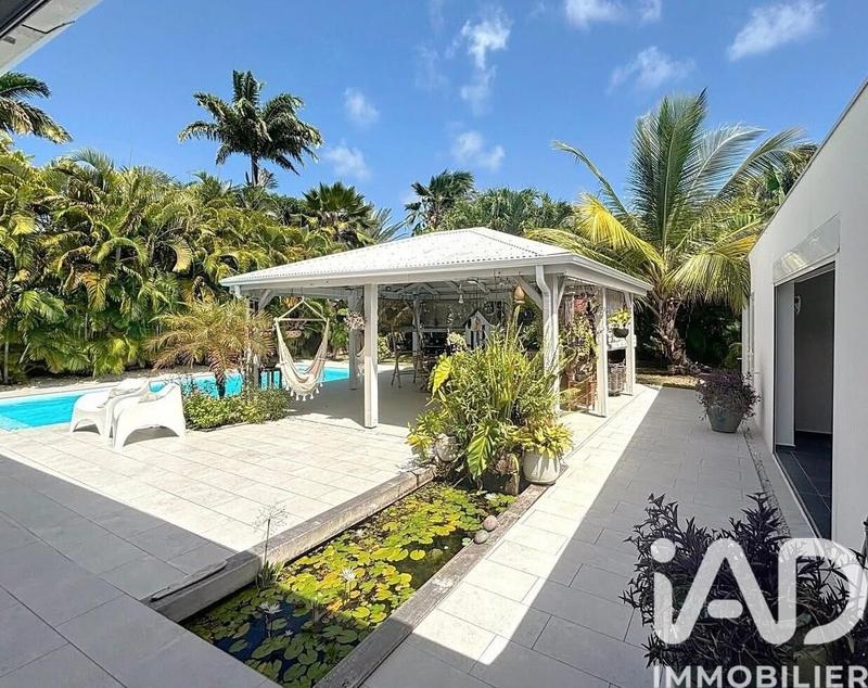 Maison - 230 m² - 6 pièces