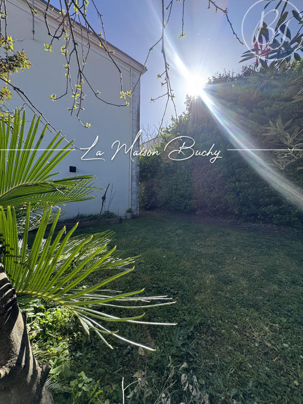 Maison - 295 m² - 11 pièces