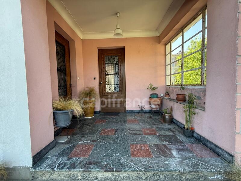 Maison - 263 m² - 13 pièces