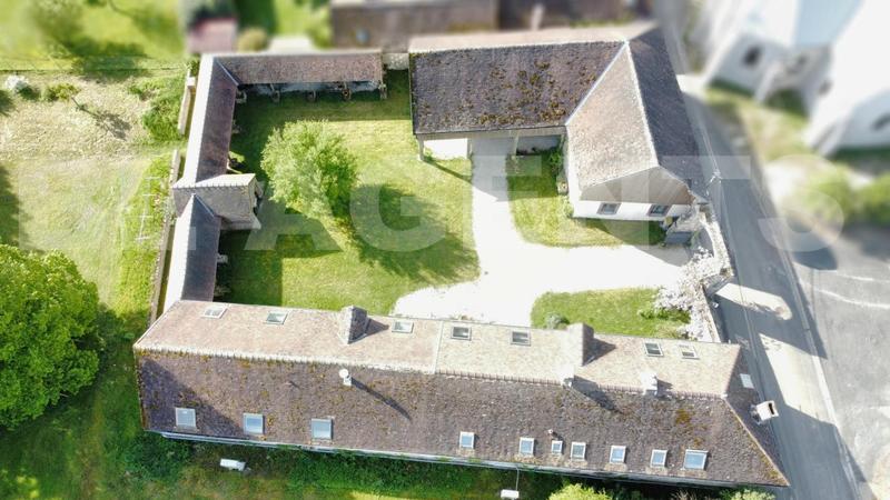 Propriété - 342 m² - 12 pièces