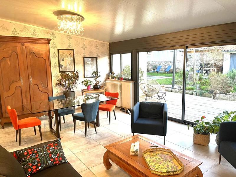 Maison - 201 m² - 7 pièces