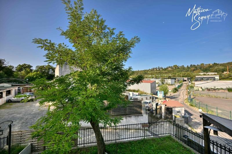 Local d'activité / Entrepôt - 274 m² - 9 pièces