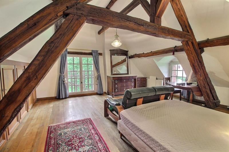 Maison - 312 m² - 11 pièces