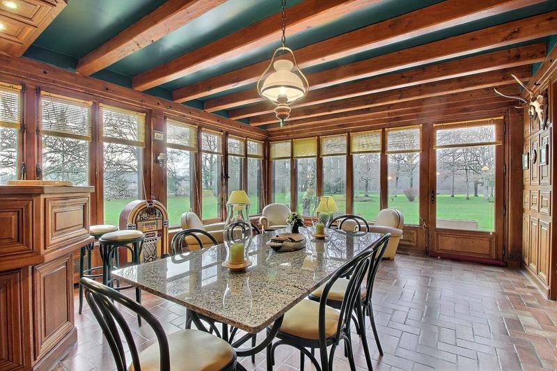 Maison - 329 m² - 10 pièces