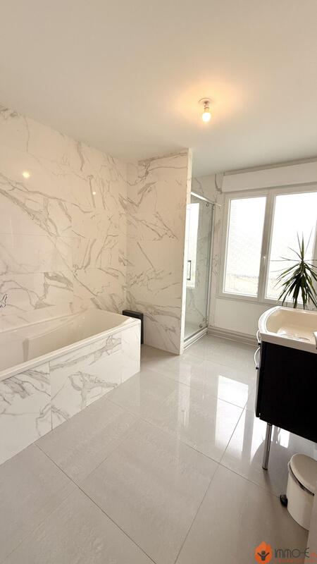 Maison - 160 m² - 8 pièces