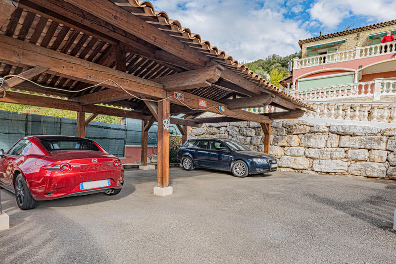 Maison - 205 m² - 9 pièces