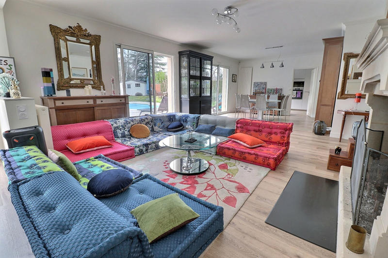 Maison - 239 m² - 8 pièces