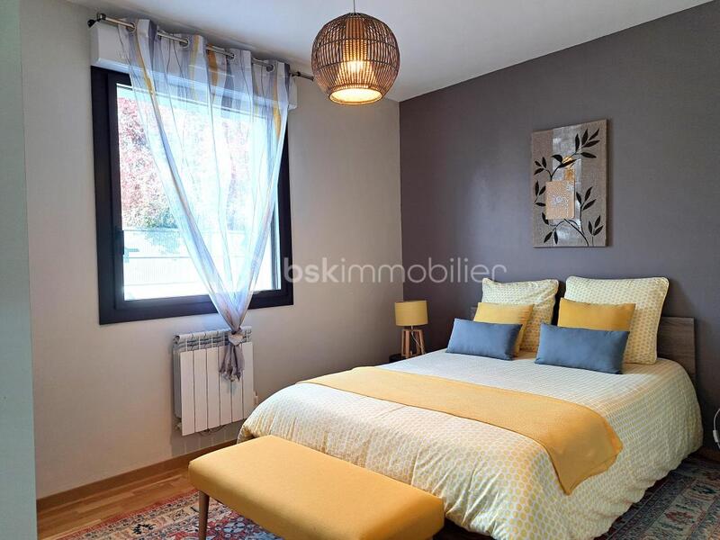 Demeure - 249 m² - 9 pièces