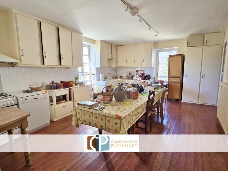 Maison - 332 m² - 9 pièces