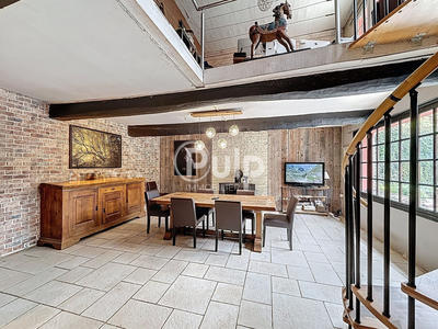 Demeure - 249 m² - 13 pièces