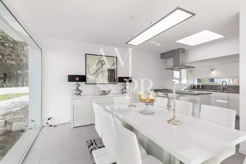 Maison - 262 m² - 7 pièces