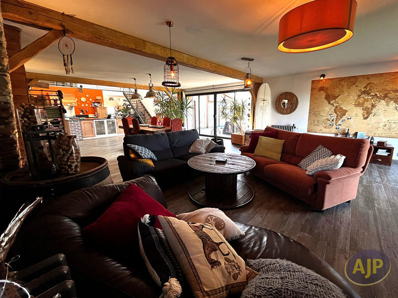 Maison - 195 m² - 5 pièces