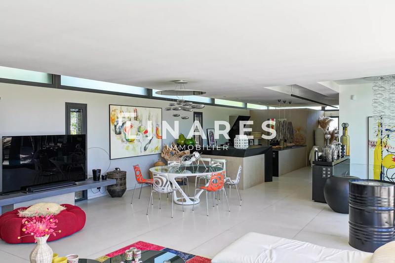 Maison - 350 m² - 4 pièces