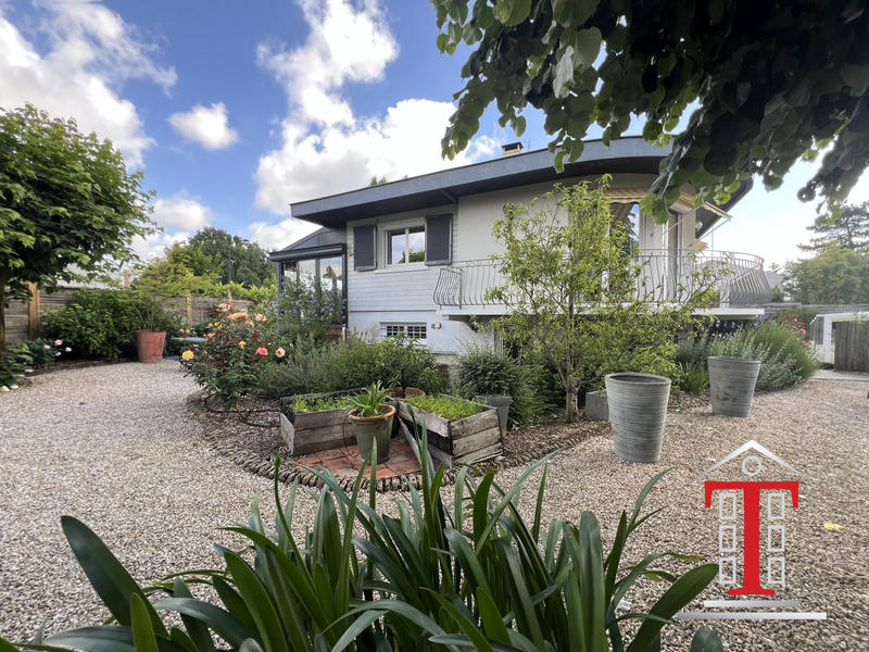 Maison - 200 m² - 8 pièces