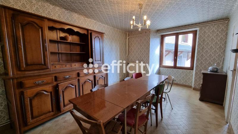 Maison - 198 m² - 10 pièces