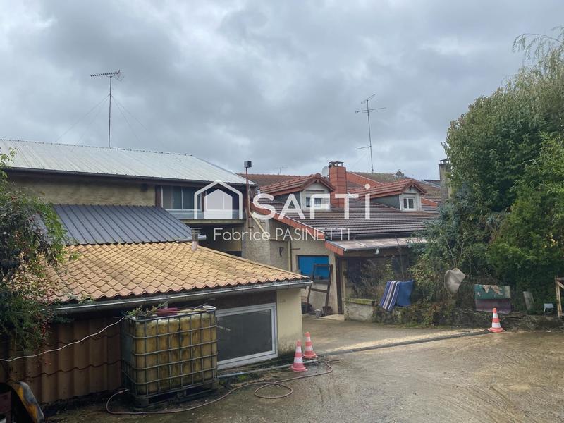 Maison - 275 m² - 8 pièces