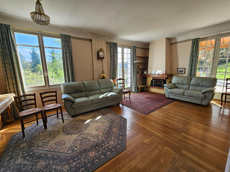 Maison - 214 m² - 8 pièces